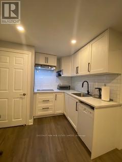 Photo 8 of 4 Glouster Court, Richmond Hill ON