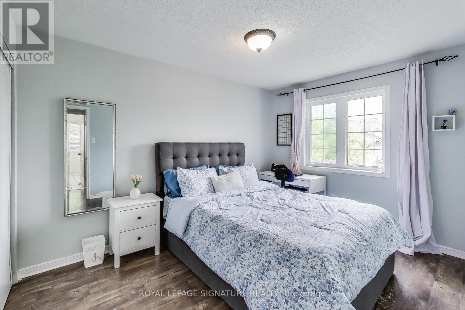Photo 22 of 65 Red River Crescent, Newmarket ON