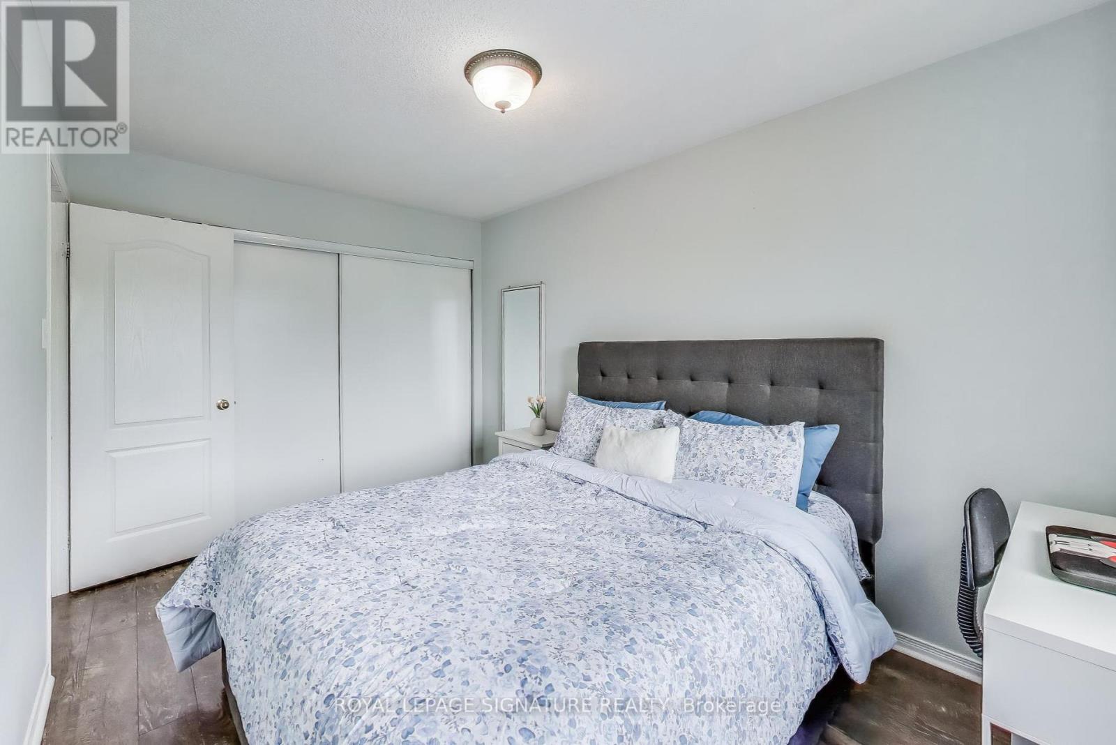 Photo 23 of 65 Red River Crescent, Newmarket ON