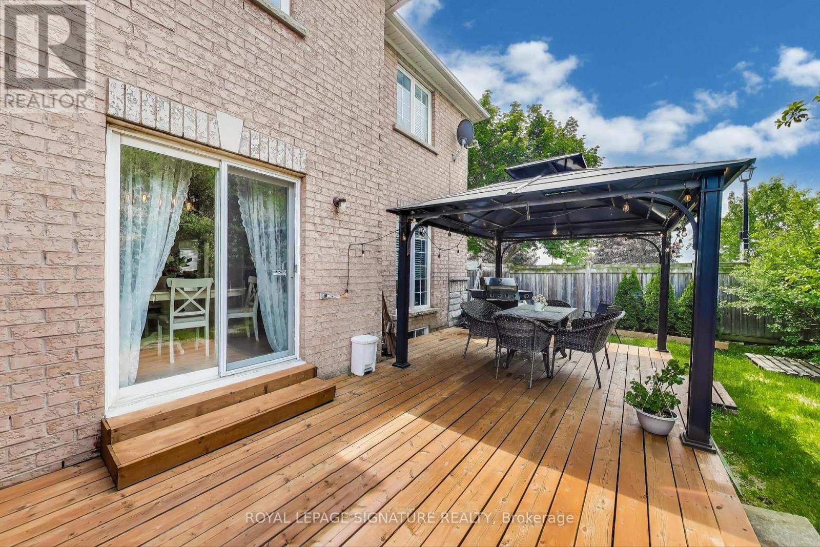 Photo 31 of 65 Red River Crescent, Newmarket ON