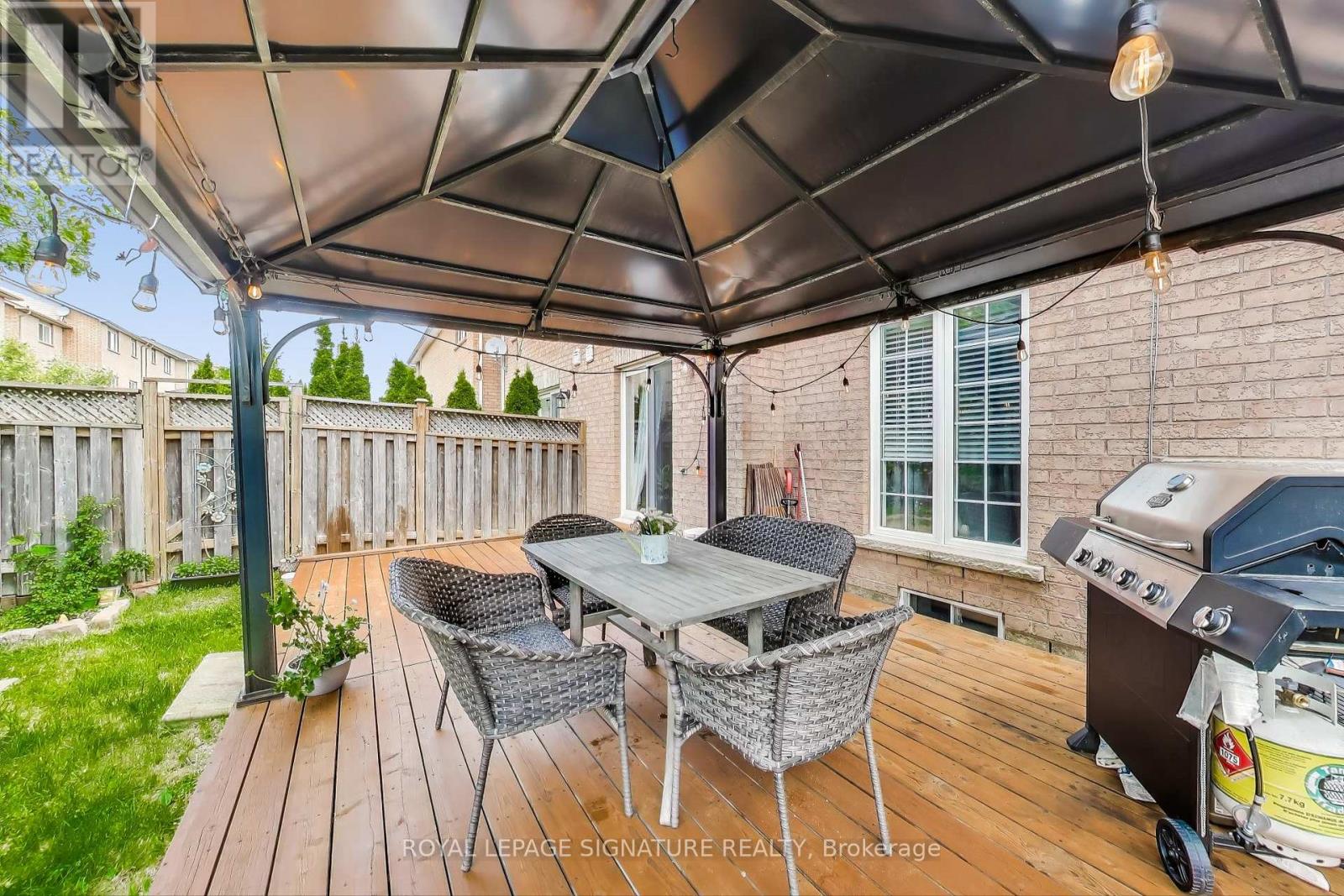 Photo 33 of 65 Red River Crescent, Newmarket ON