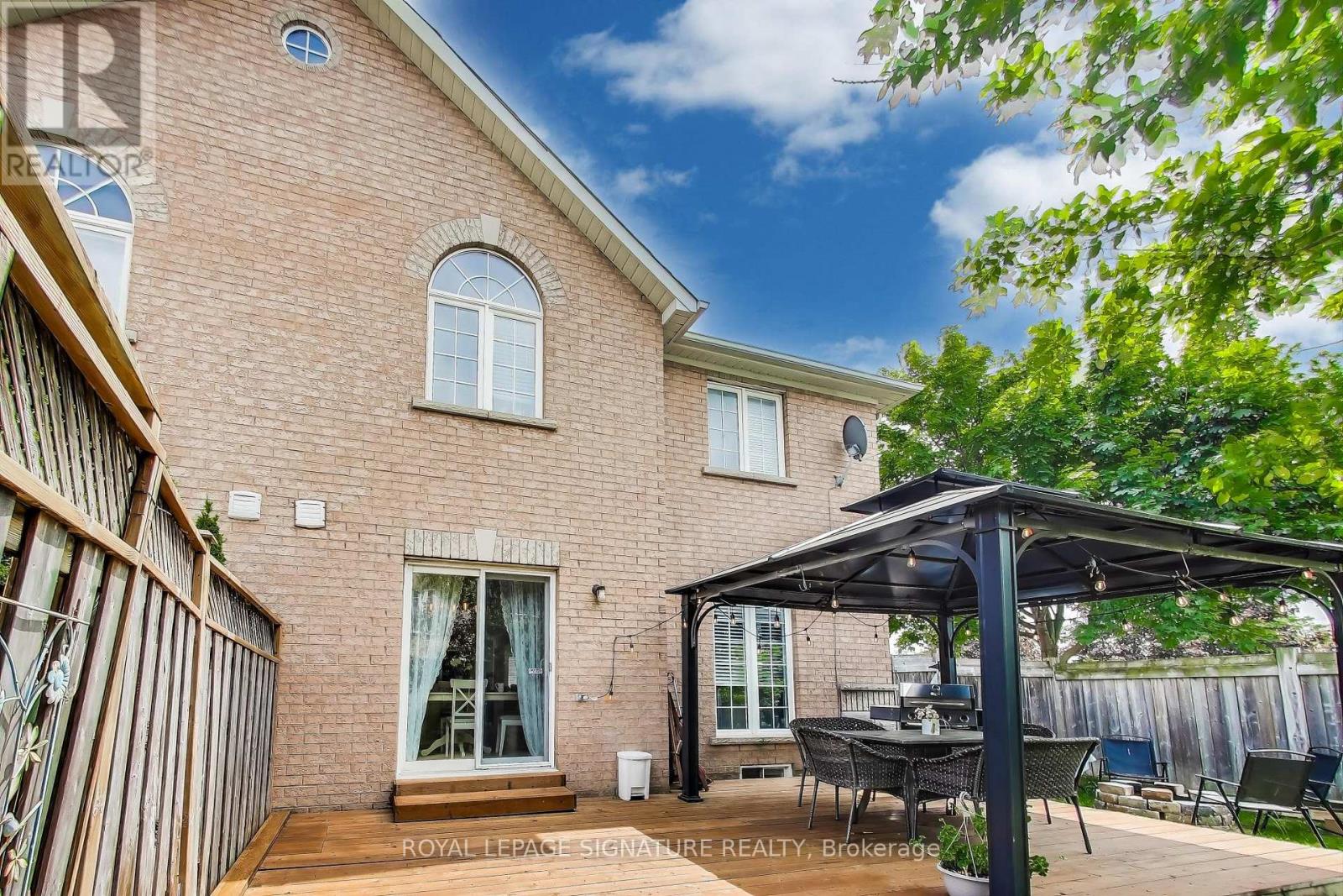 Photo 34 of 65 Red River Crescent, Newmarket ON
