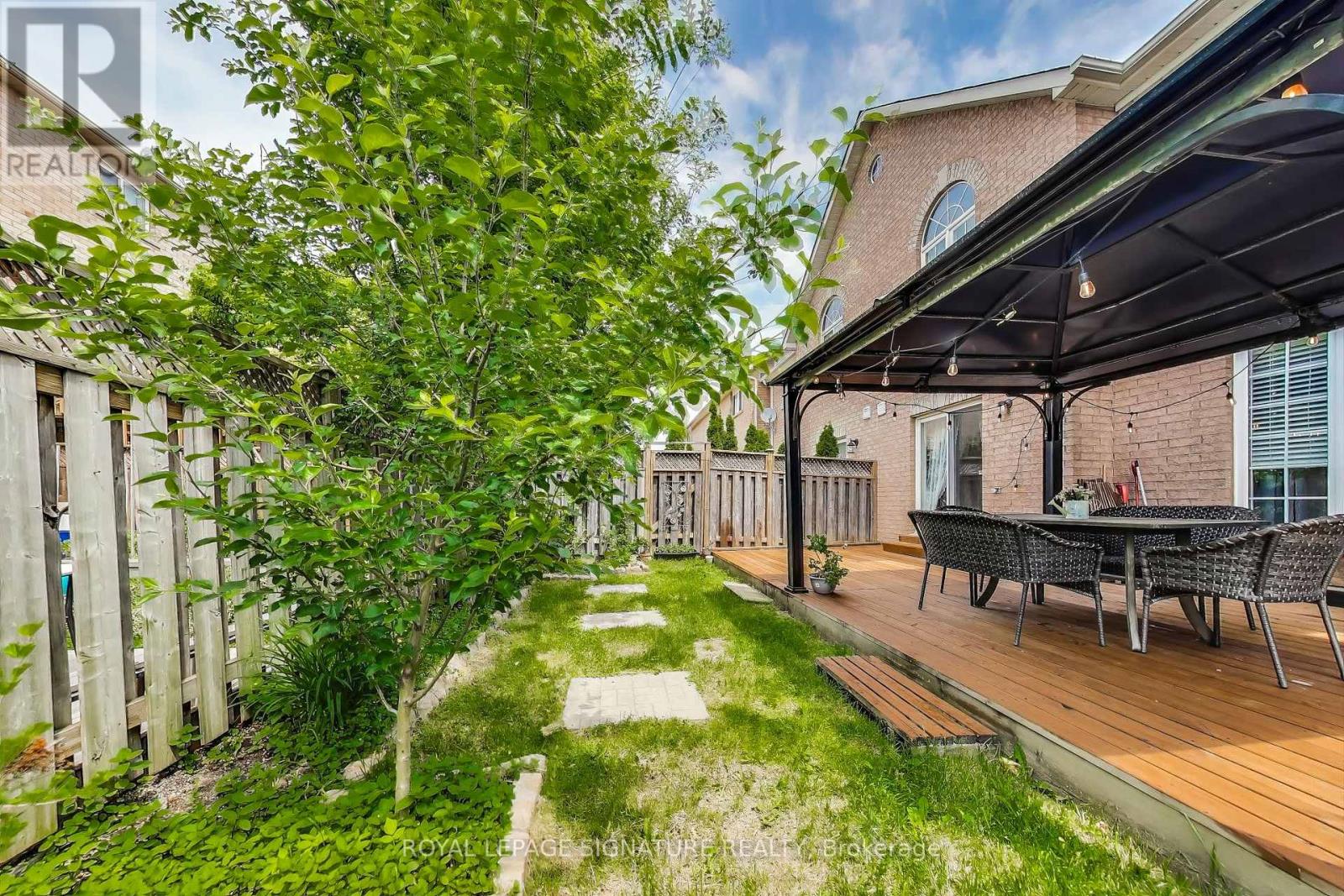 Photo 36 of 65 Red River Crescent, Newmarket ON