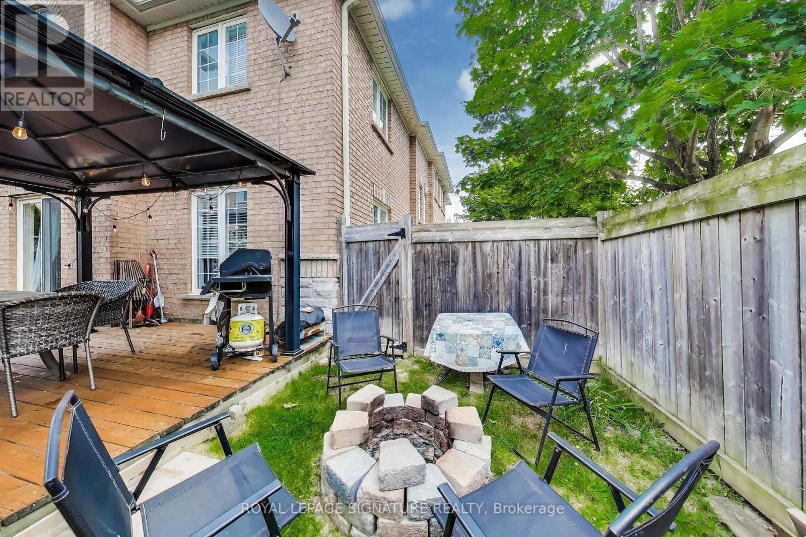 Photo 37 of 65 Red River Crescent, Newmarket ON