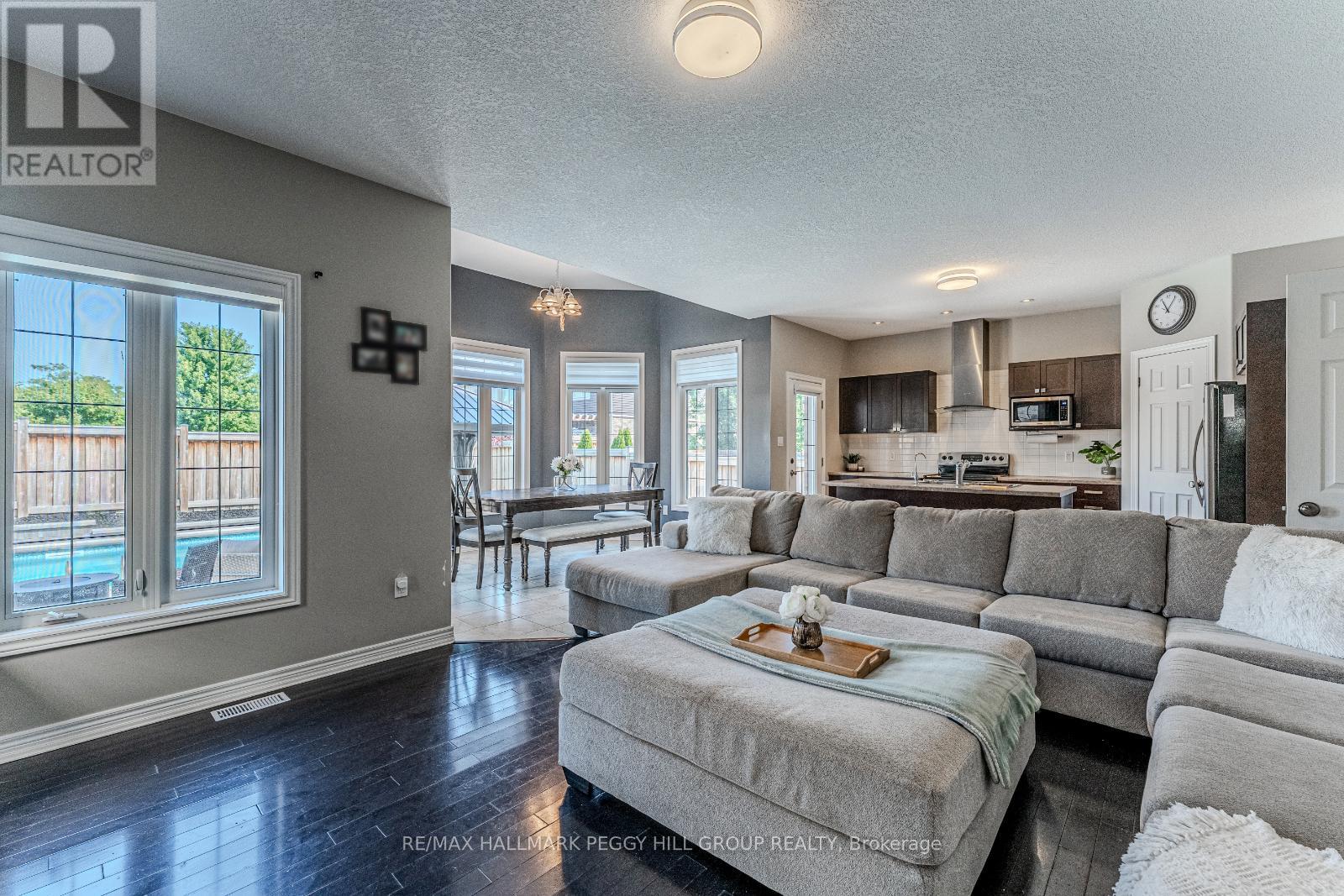 Photo 3 of 14 Arnold Crescent, Essa ON