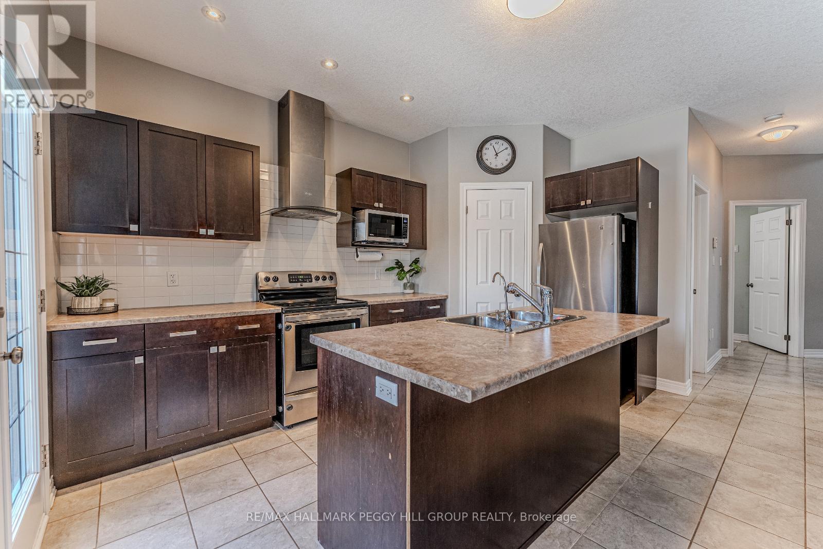 Photo 5 of 14 Arnold Crescent, Essa ON