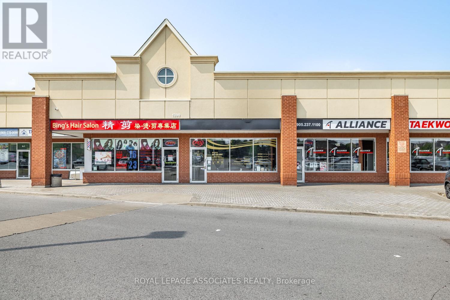 Photo 21 of 4 A 1390 Major Makenzie Drive E, Richmond Hill ON