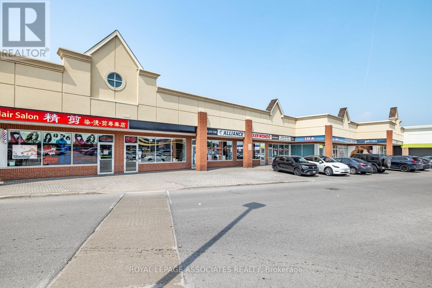 Photo 23 of 4 A 1390 Major Makenzie Drive E, Richmond Hill ON