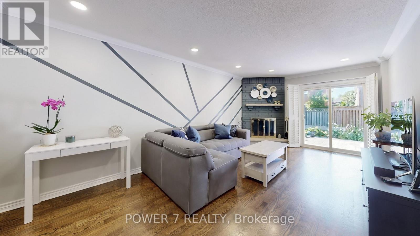 Photo 11 of 200 Carrington Drive, Richmond Hill ON