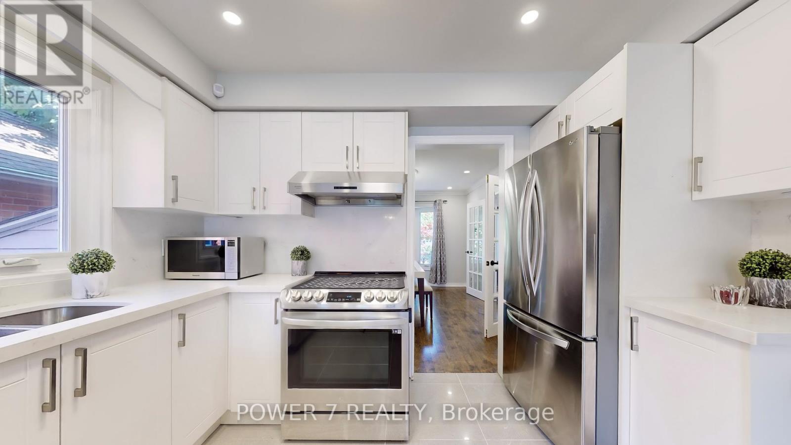 Photo 15 of 200 Carrington Drive, Richmond Hill ON