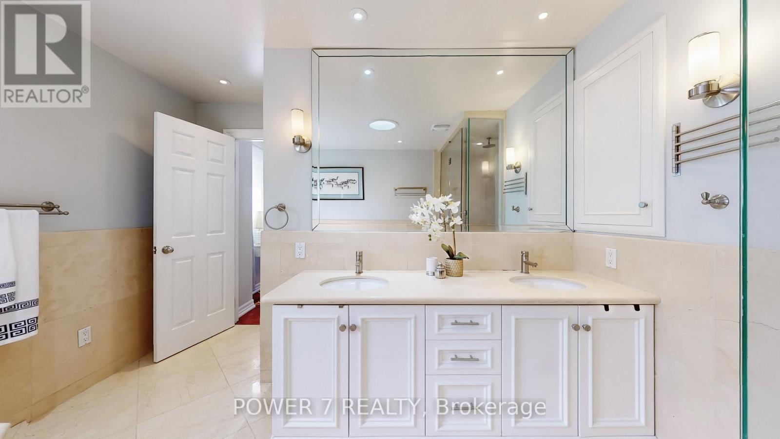 Photo 26 of 200 Carrington Drive, Richmond Hill ON