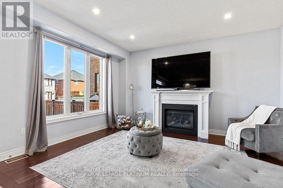 Photo 9 of 52 Jewel House Lane, Barrie ON