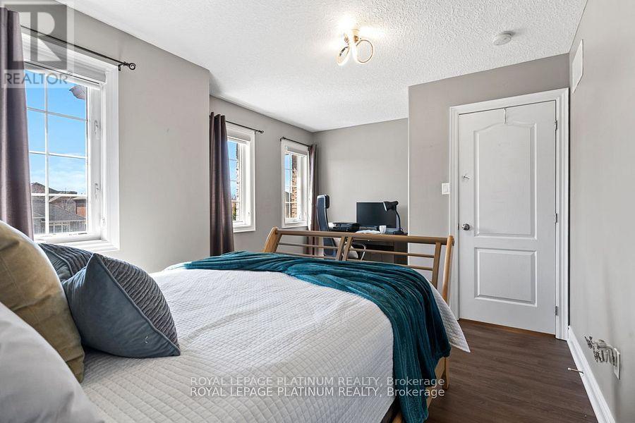 Photo 11 of 52 Jewel House Lane, Barrie ON