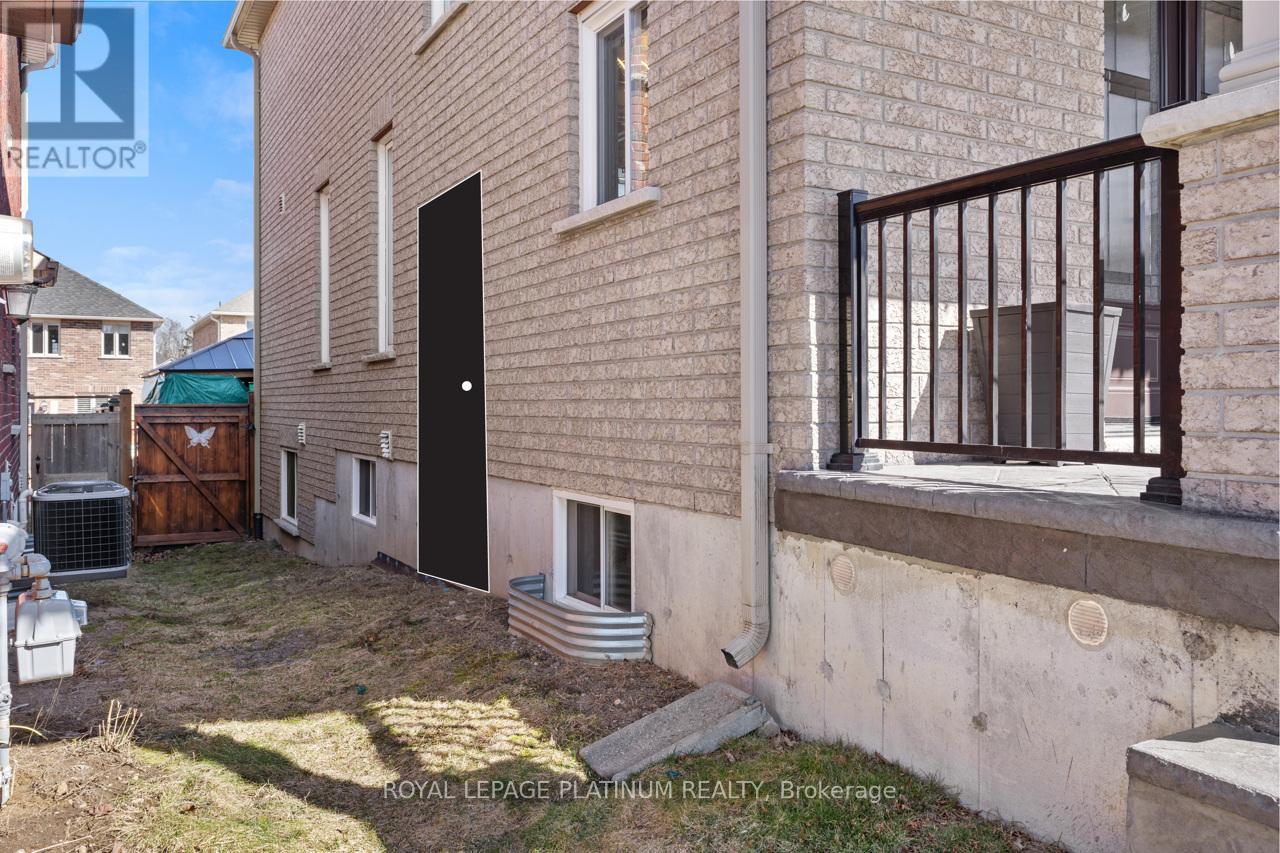 Photo 3 of 52 Jewel House Lane, Barrie ON