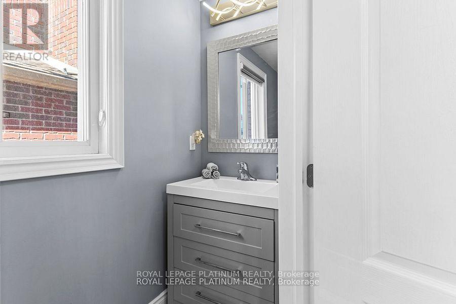 Photo 13 of 52 Jewel House Lane, Barrie ON