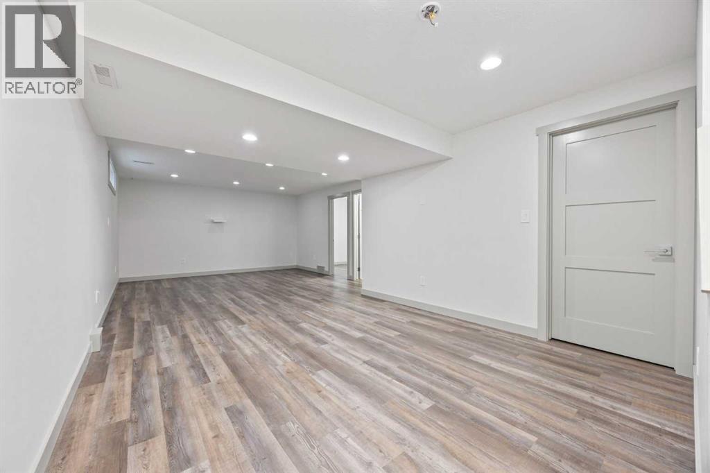 Single Family House for Sale in  Cougarstone Circle SW Cougar Ridge Calgary 
