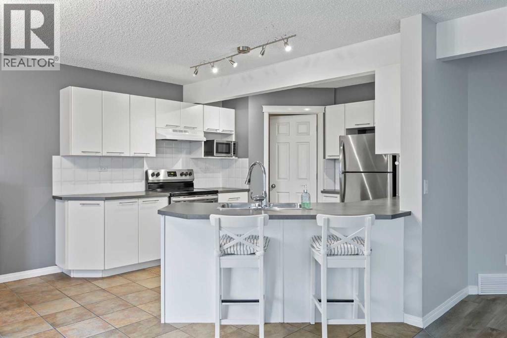 Single Family House for Sale in  Cougarstone Circle SW Cougar Ridge Calgary 