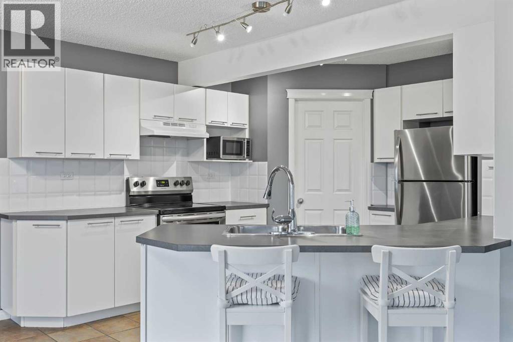 Single Family House for Sale in  Cougarstone Circle SW Cougar Ridge Calgary 