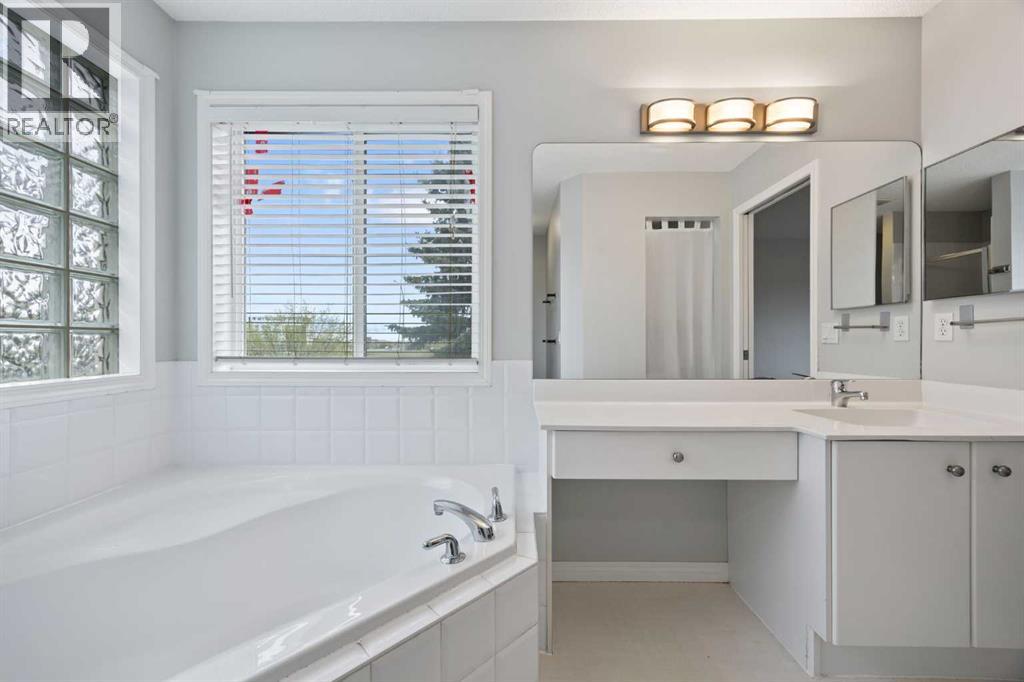 Single Family House for Sale in  Cougarstone Circle SW Cougar Ridge Calgary 