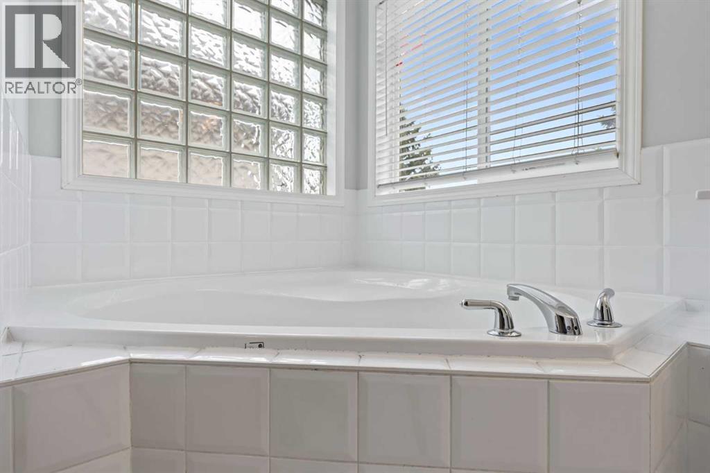 Single Family House for Sale in  Cougarstone Circle SW Cougar Ridge Calgary 