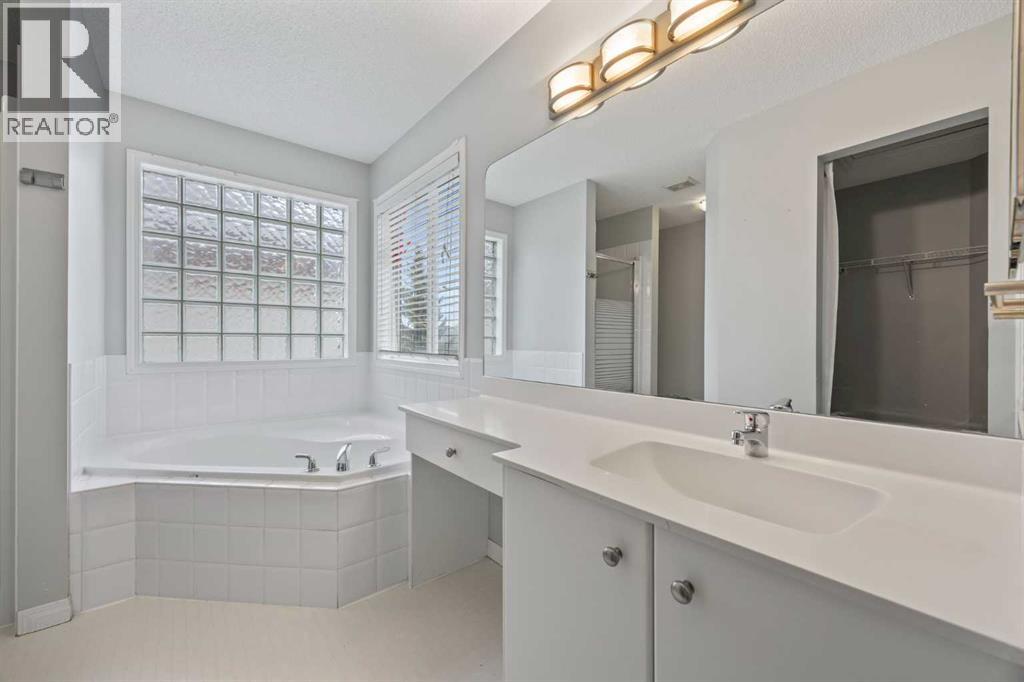 Single Family House for Sale in  Cougarstone Circle SW Cougar Ridge Calgary 