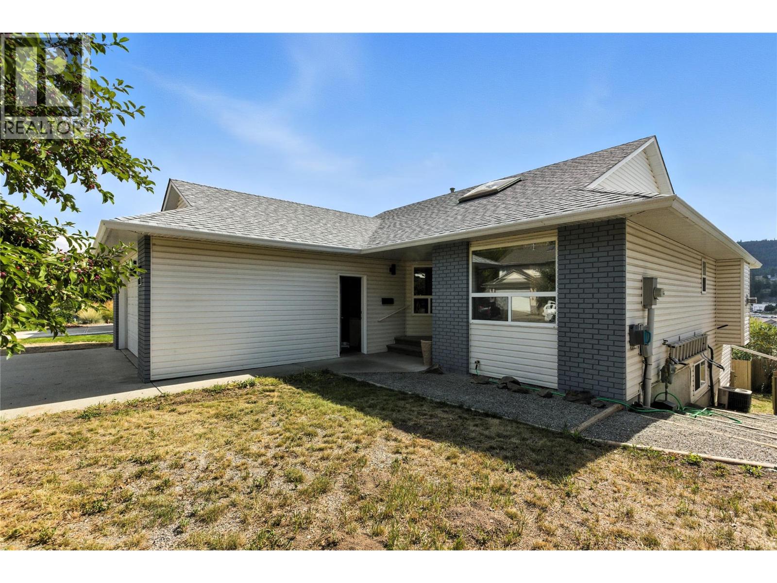 Photo 3 of 1379 Sunshine Court, Kamloops BC