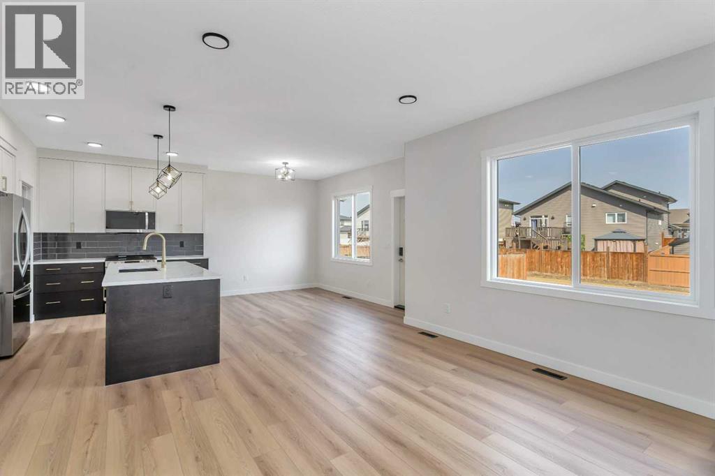 Photo 4 of 13 Murphy Close, Blackfalds AB
