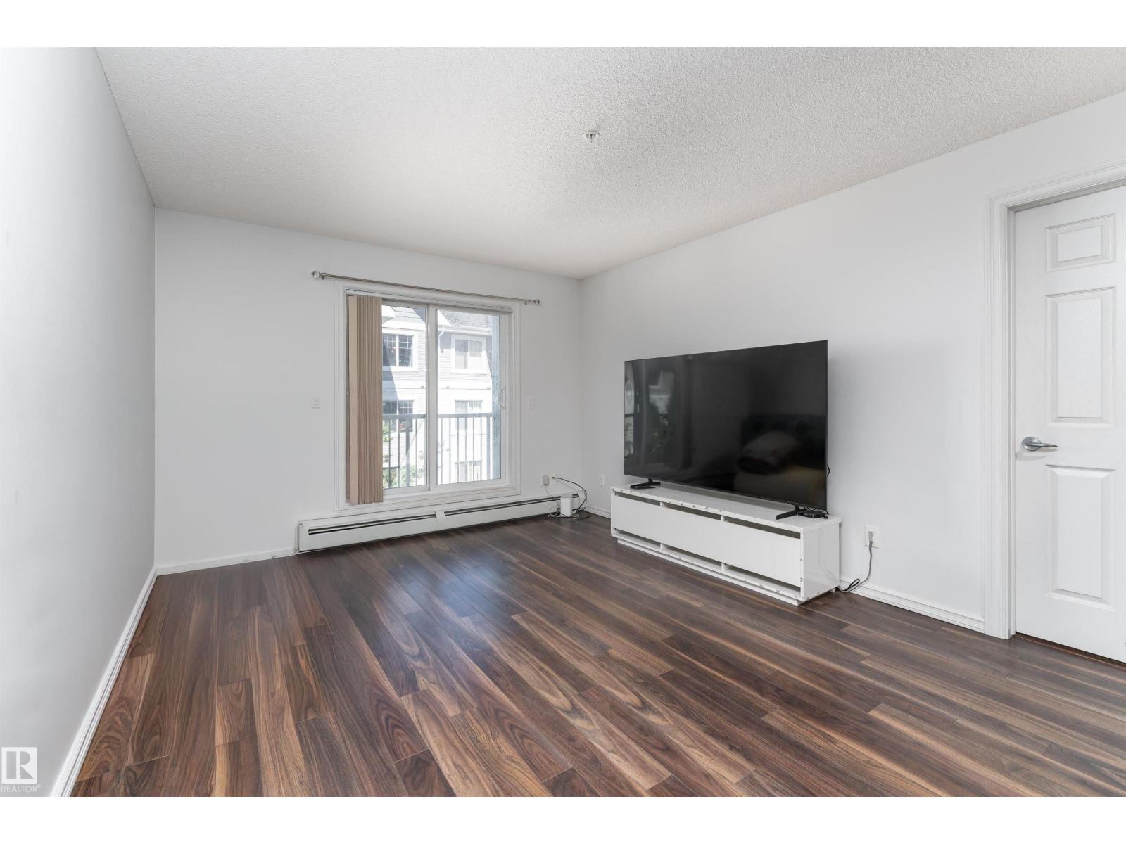 Photo 3 of 303 2208 44 Av Nw, Edmonton AB