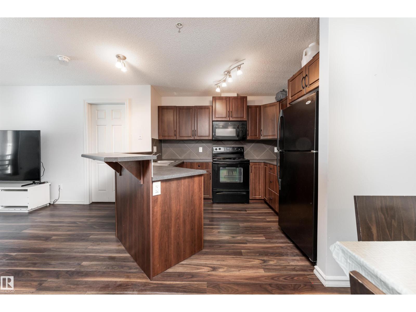 Photo 8 of 303 2208 44 Av Nw, Edmonton AB