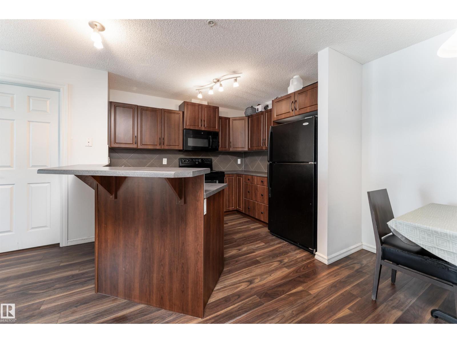 Photo 9 of 303 2208 44 Av Nw, Edmonton AB