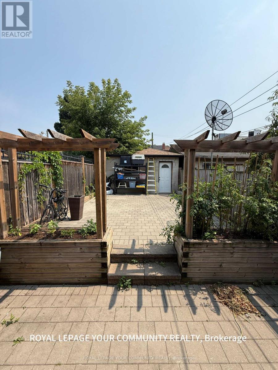 Photo 20 of 2nd Floor 7 Harvie Avenue E, Toronto ON