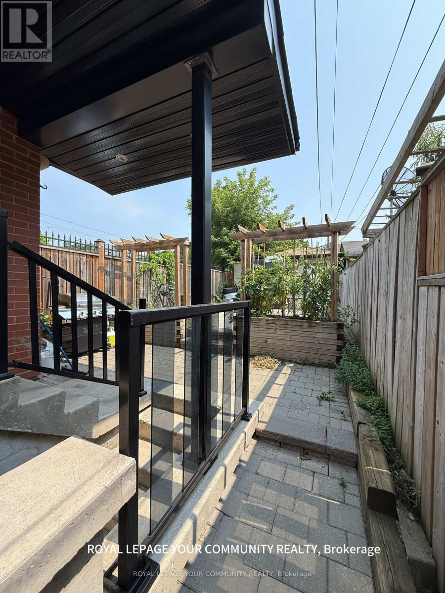 Photo 18 of 2nd Floor 7 Harvie Avenue E, Toronto ON