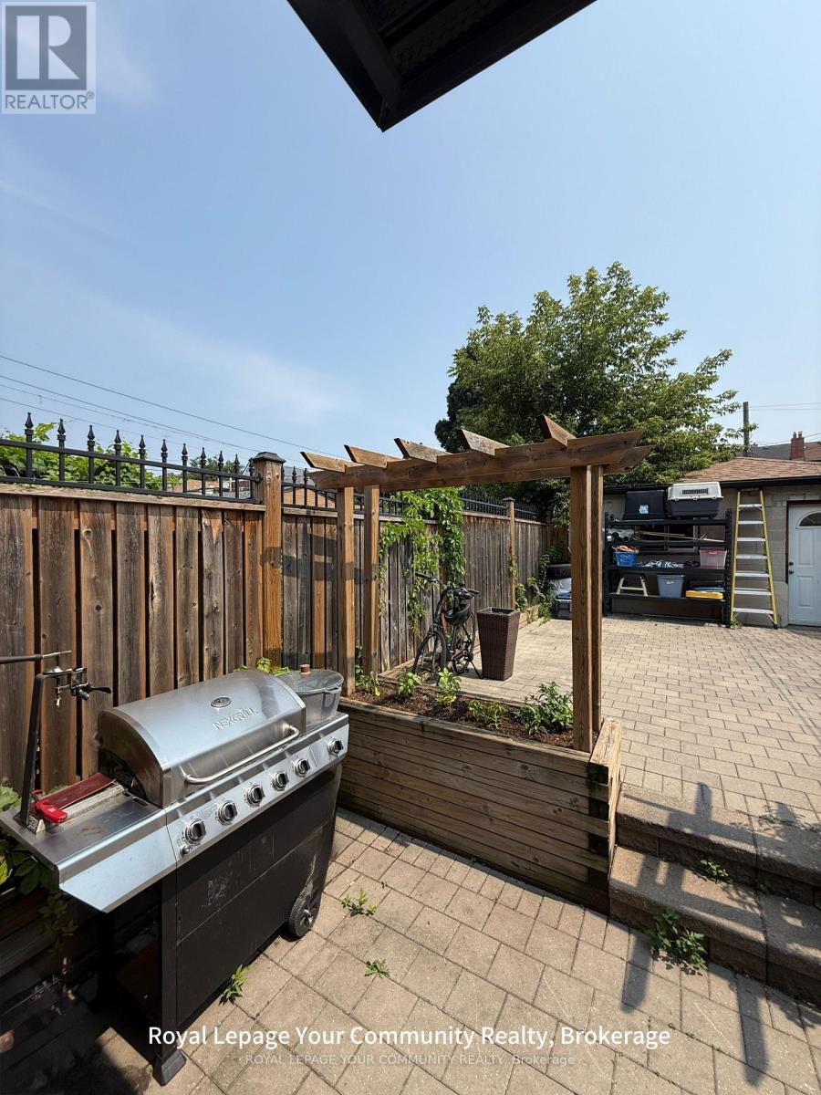 Photo 5 of 2nd Floor 7 Harvie Avenue E, Toronto ON