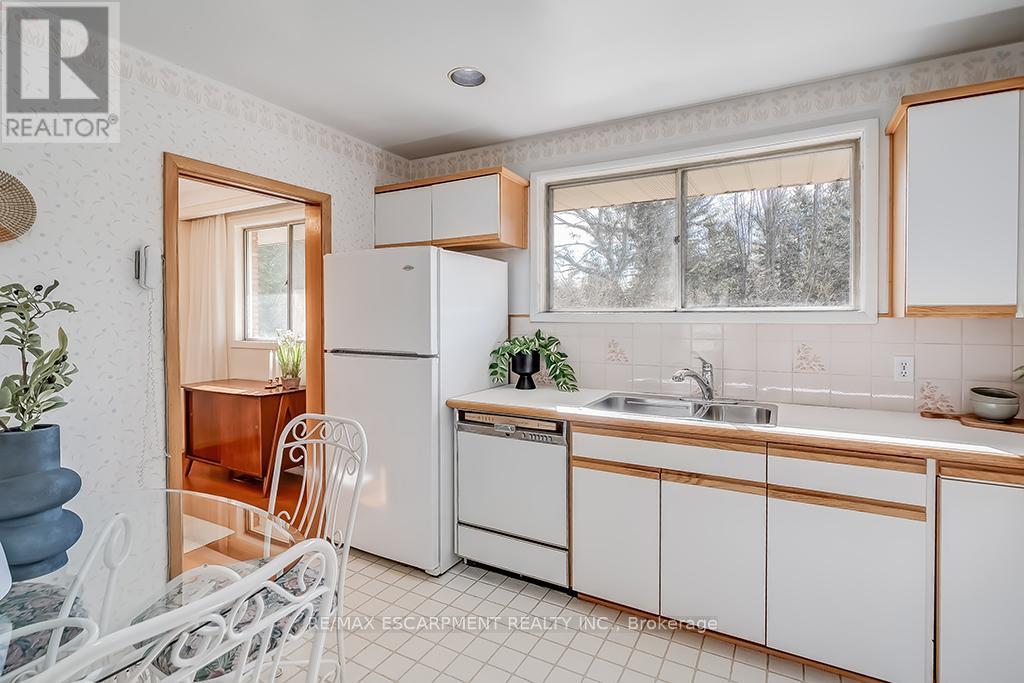 Photo 36 of 363 East Side Crescent, Burlington ON