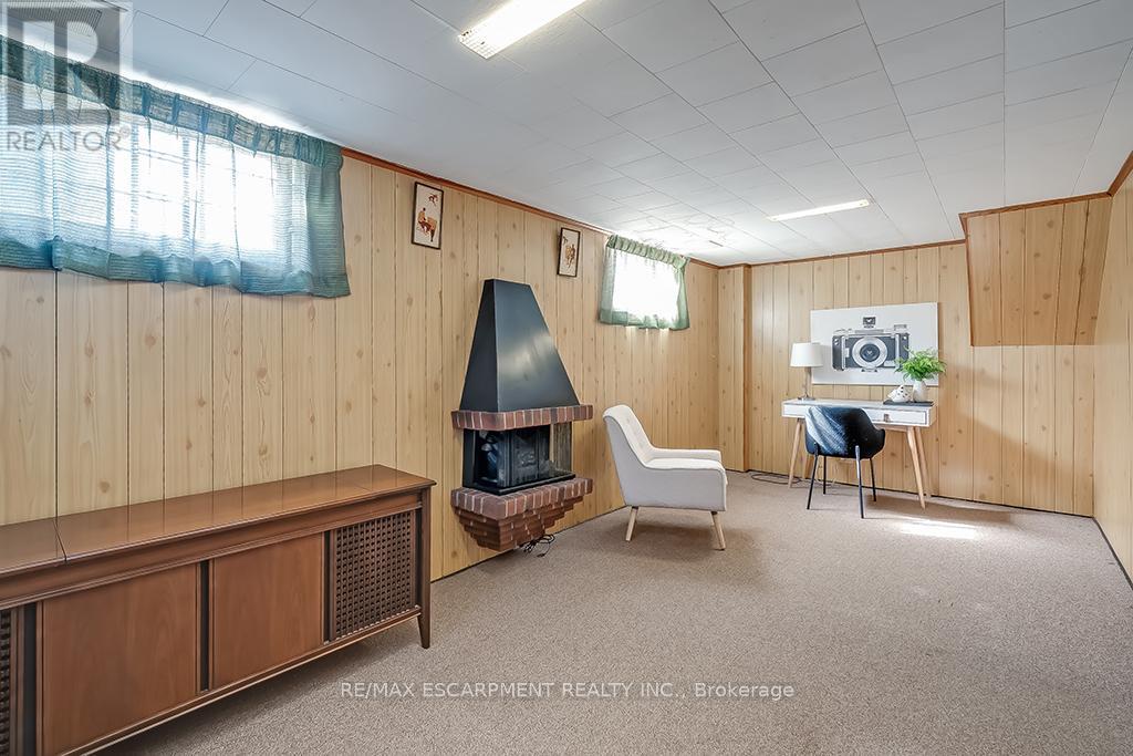 Photo 28 of 363 East Side Crescent, Burlington ON