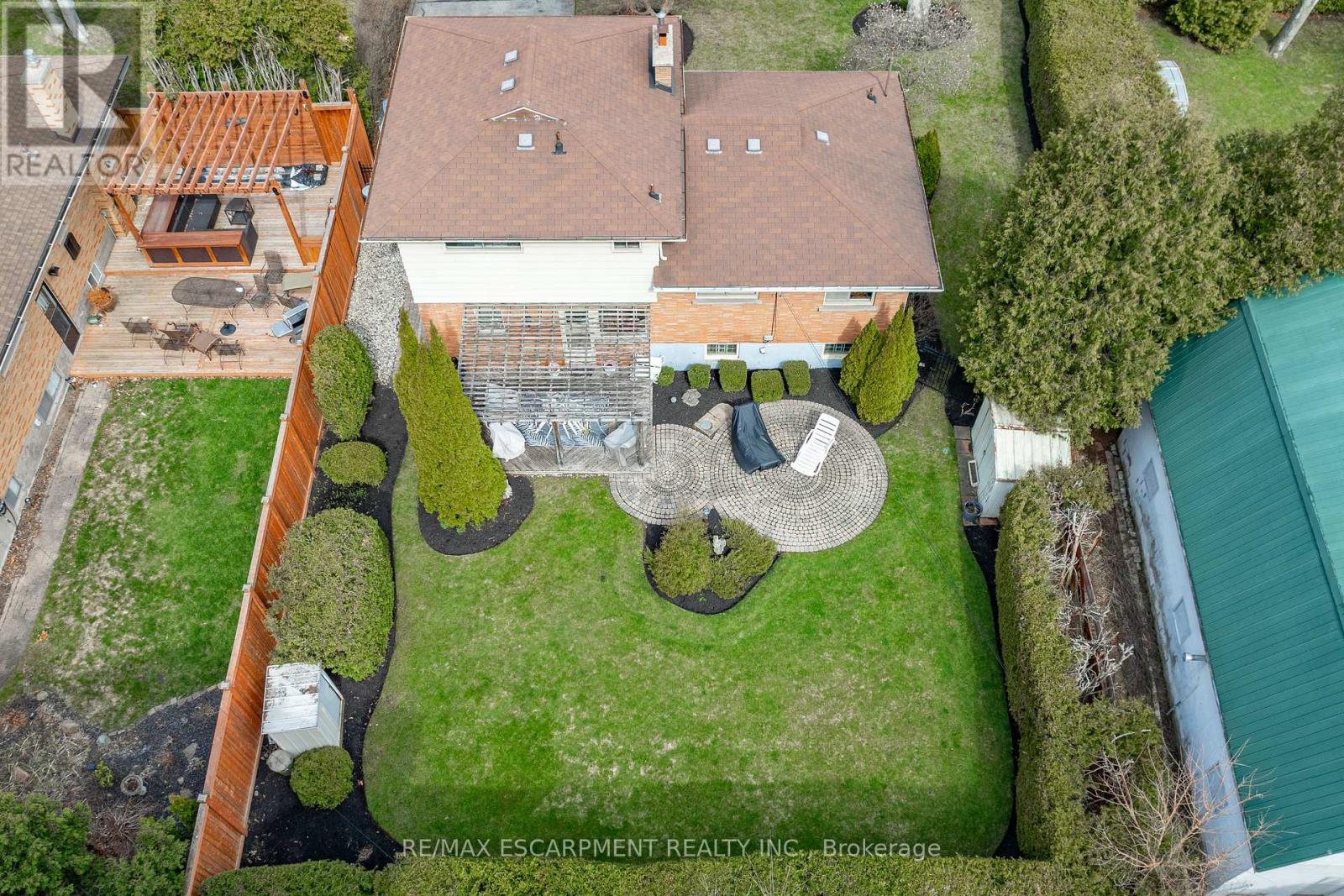 Photo 30 of 363 East Side Crescent, Burlington ON