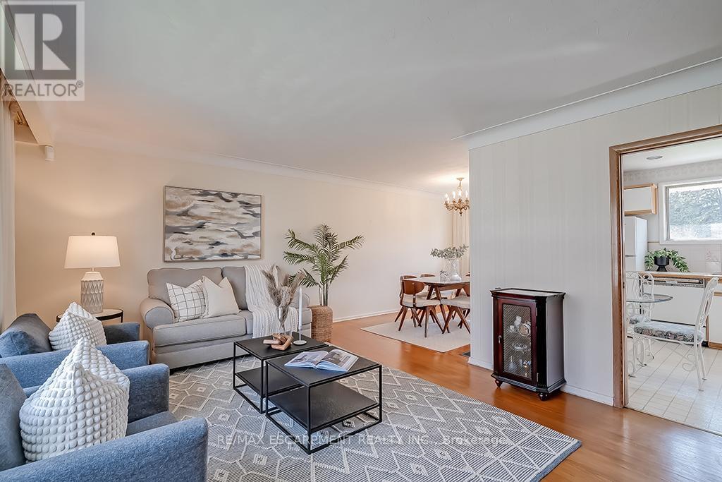 Photo 33 of 363 East Side Crescent, Burlington ON