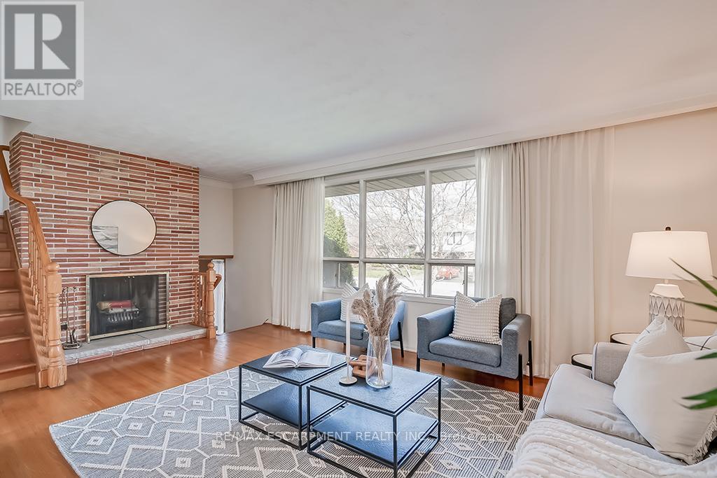 Photo 32 of 363 East Side Crescent, Burlington ON