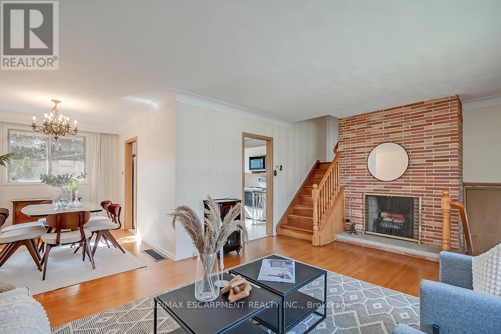 Photo 20 of 363 East Side Crescent, Burlington ON