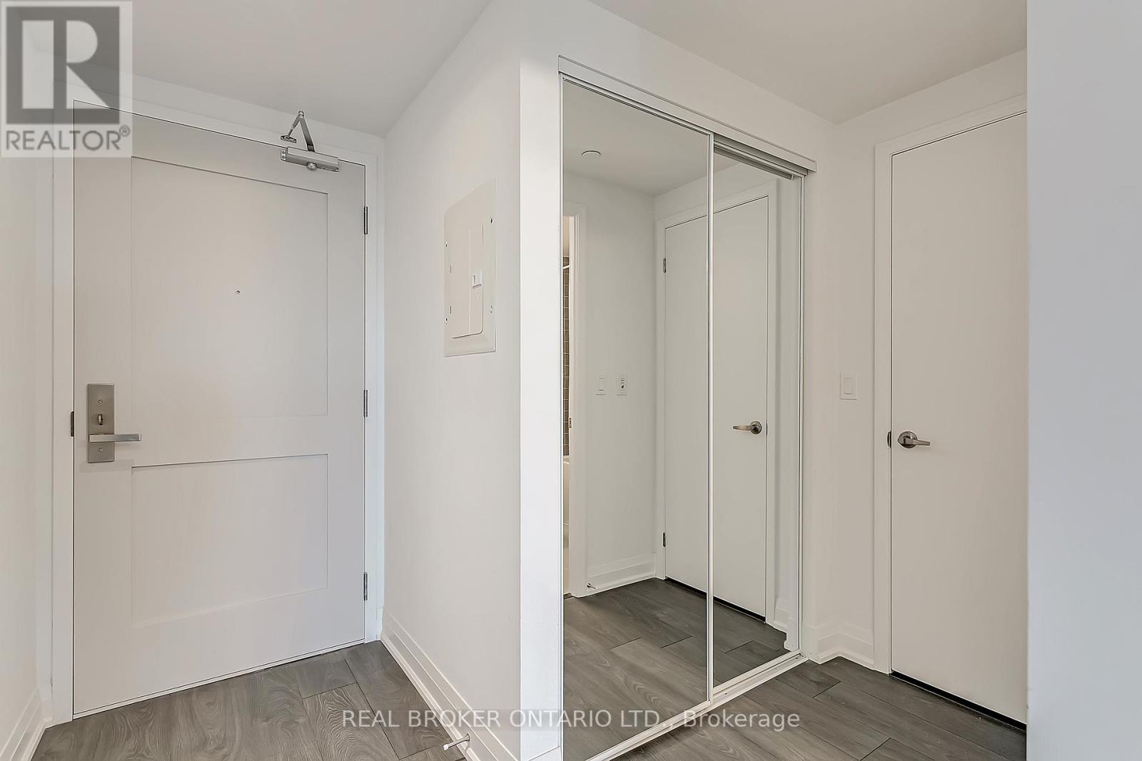 Photo 7 of 832 26 Gibbs Road, Toronto ON
