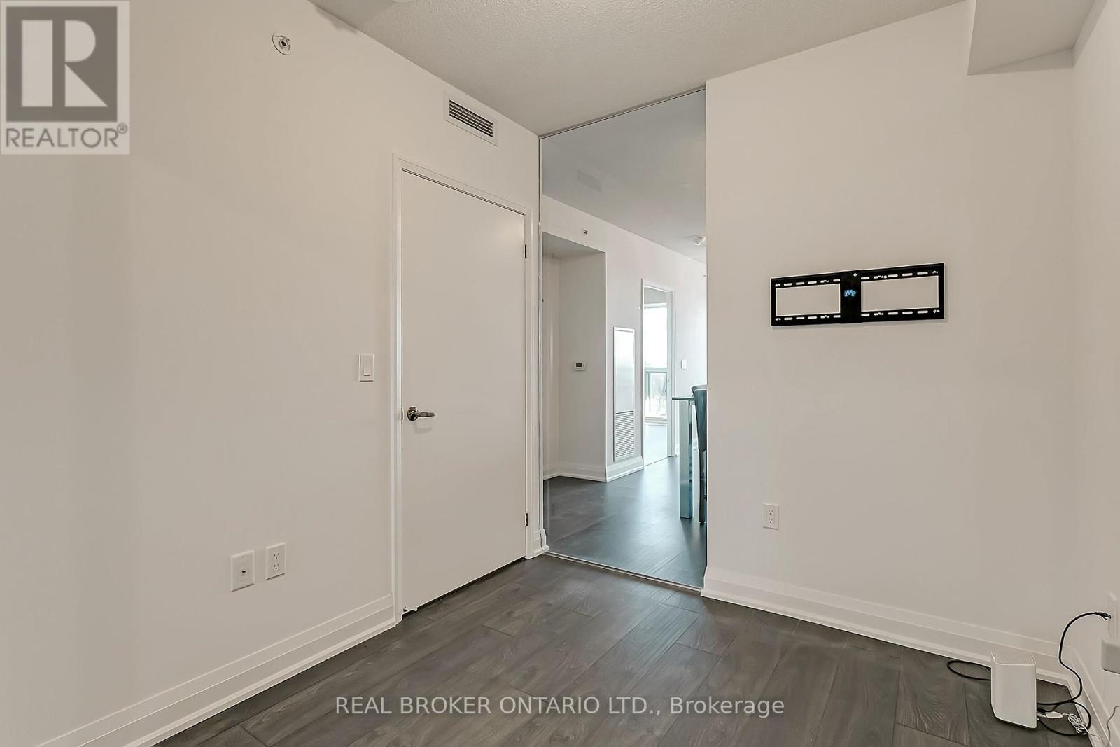 Photo 9 of 832 26 Gibbs Road, Toronto ON