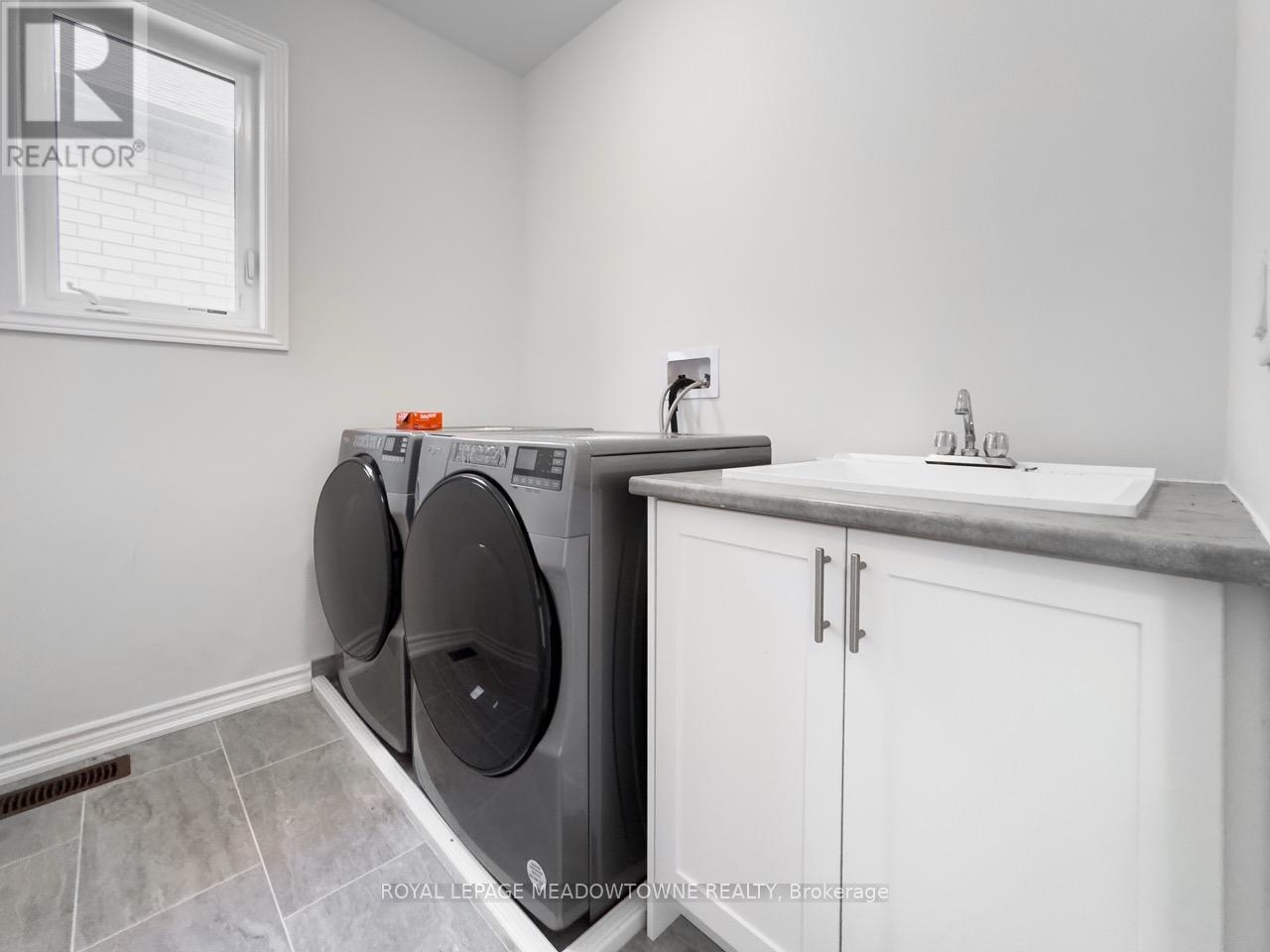 Photo 25 of 19 Lippa Drive, Caledon ON