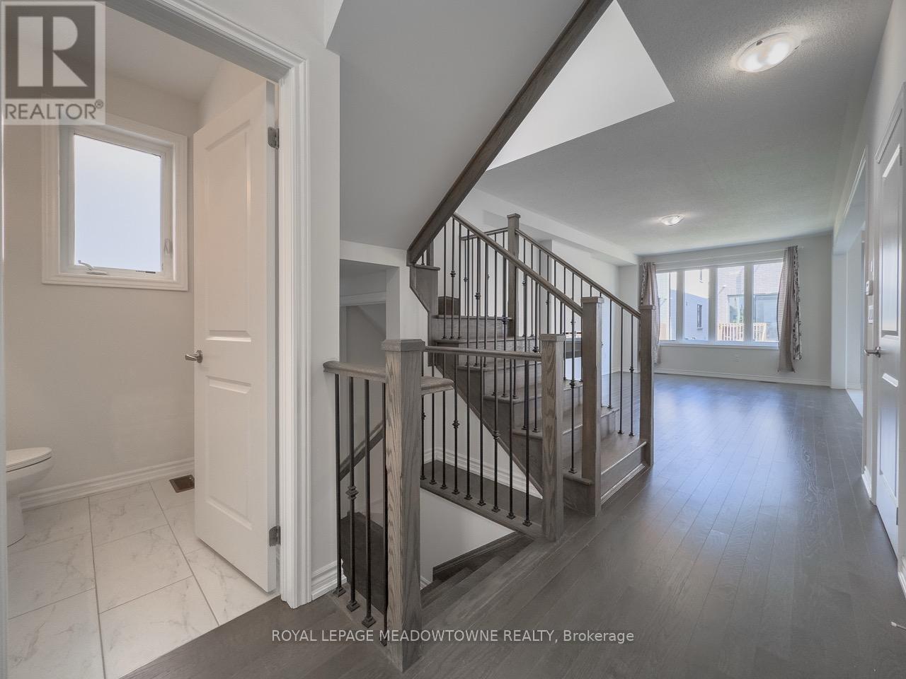 Photo 3 of 19 Lippa Drive, Caledon ON