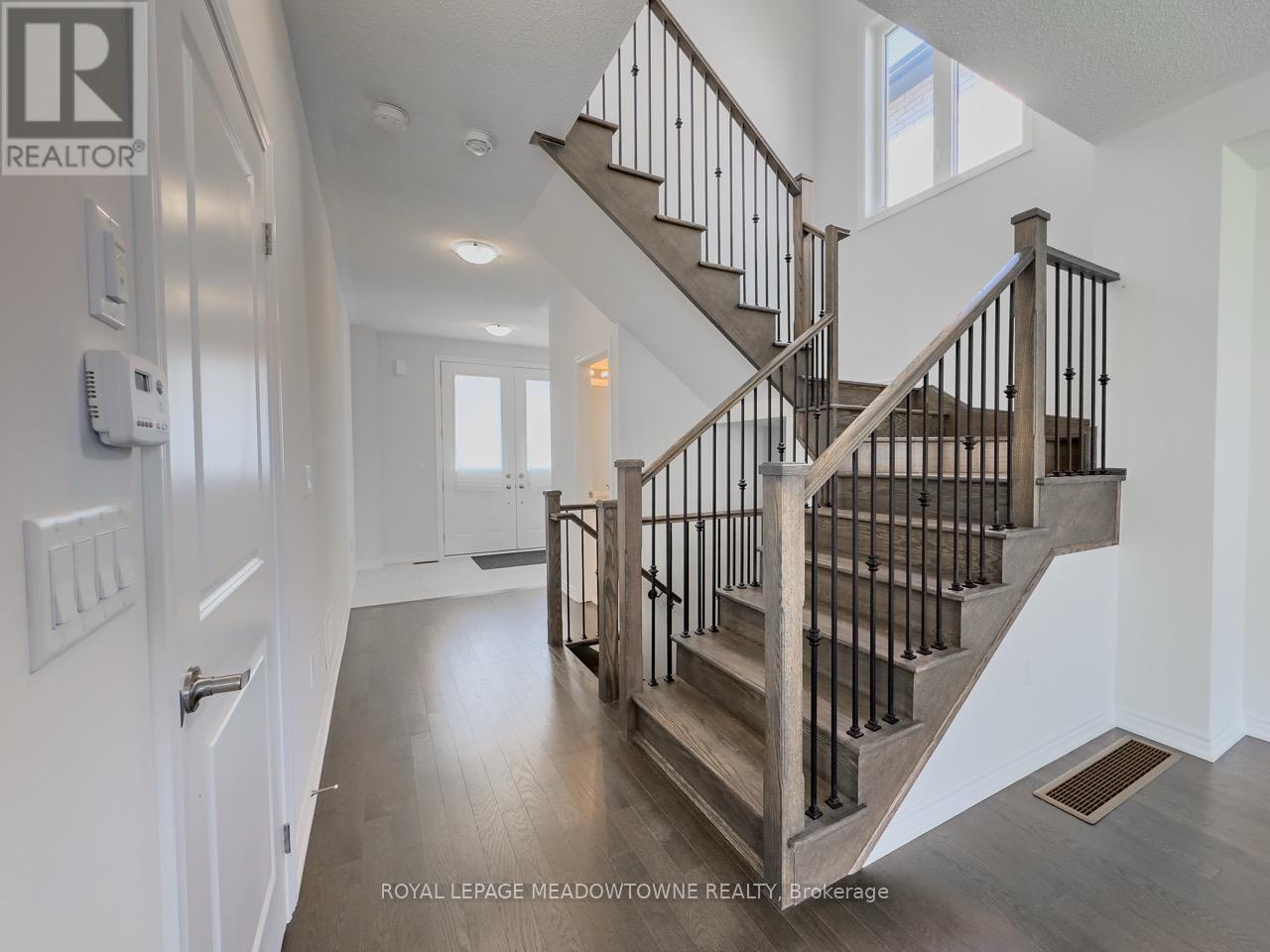 Photo 8 of 19 Lippa Drive, Caledon ON