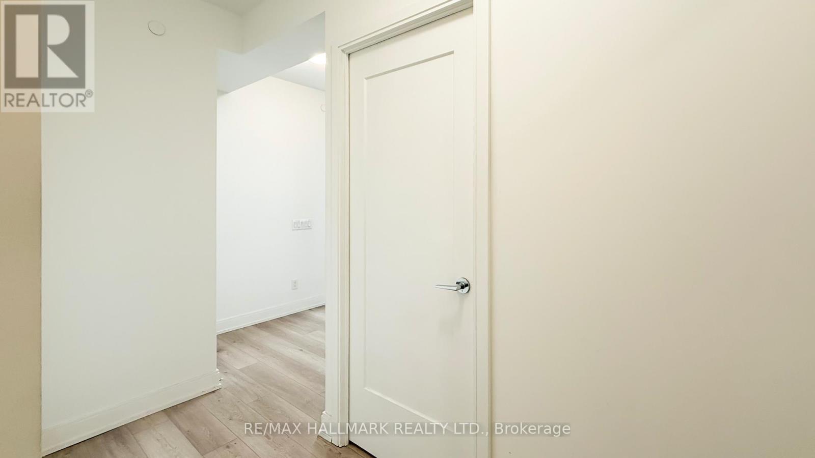 Photo 10 of 4002 70 Annie Craig Drive, Toronto ON