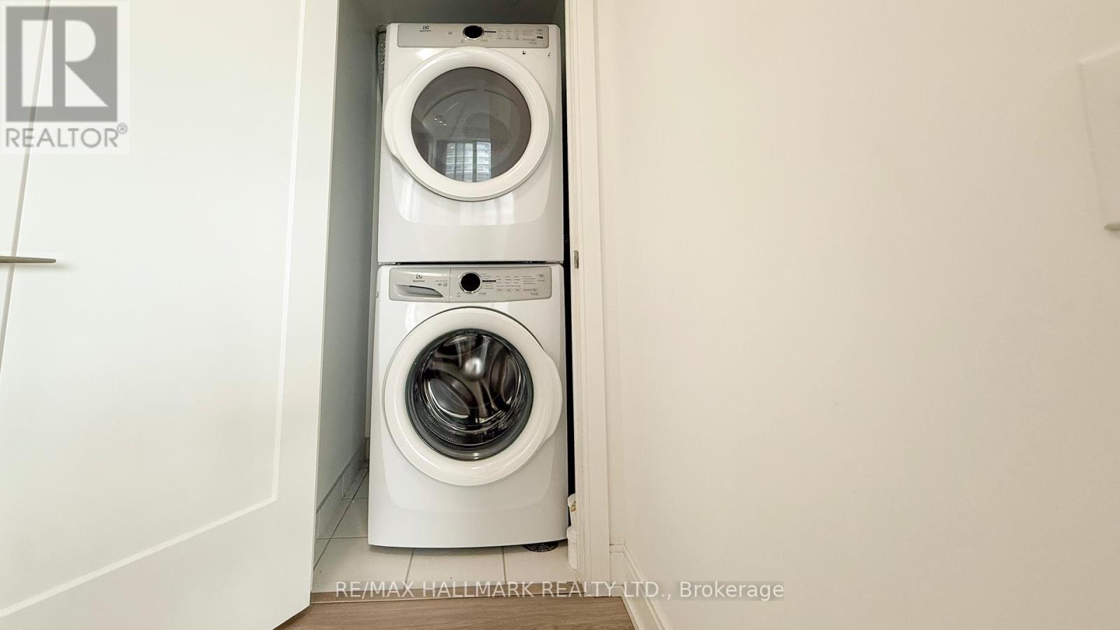 Photo 15 of 4002 70 Annie Craig Drive, Toronto ON
