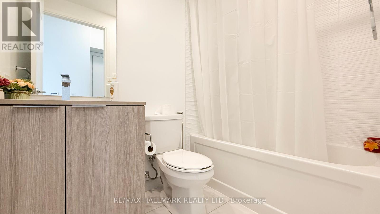 Photo 17 of 4002 70 Annie Craig Drive, Toronto ON
