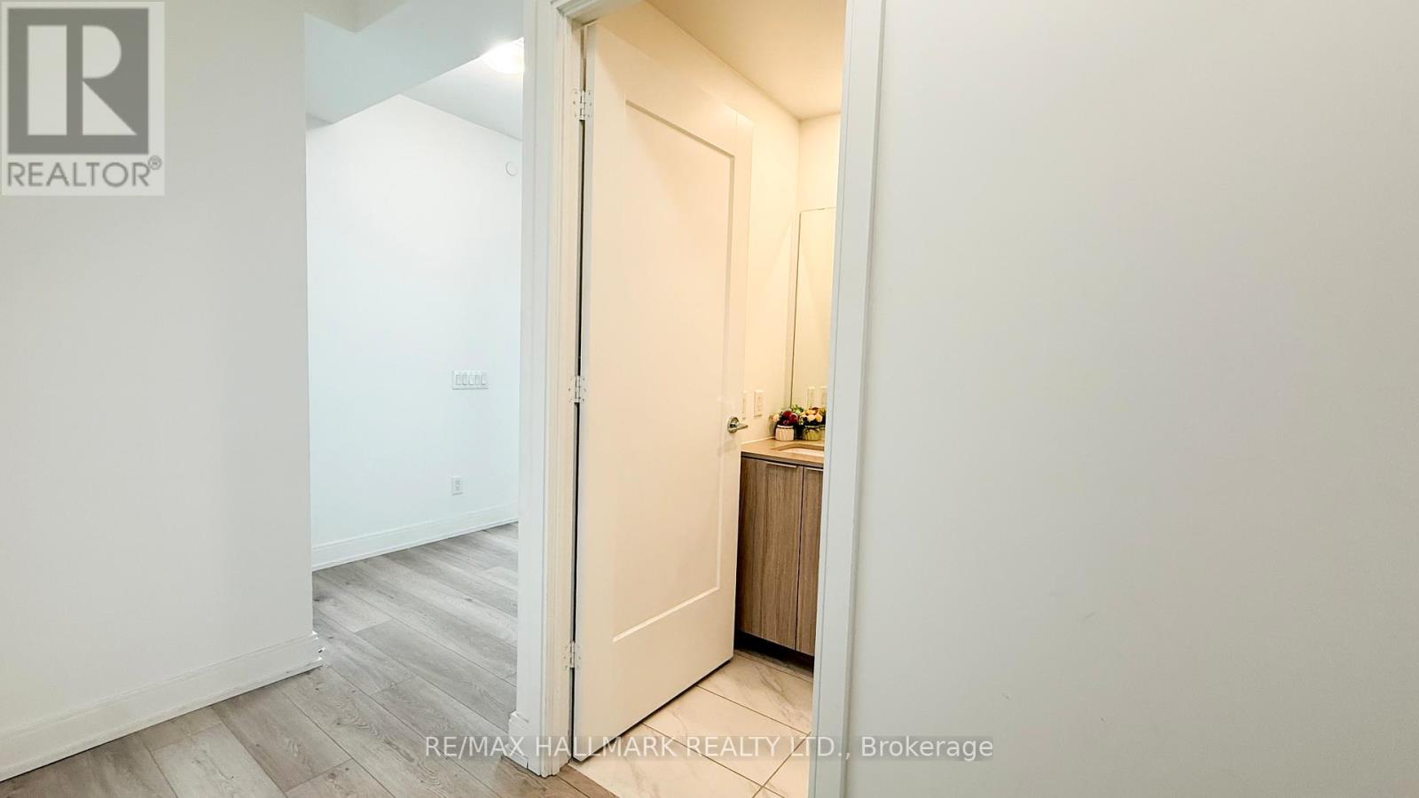 Photo 18 of 4002 70 Annie Craig Drive, Toronto ON