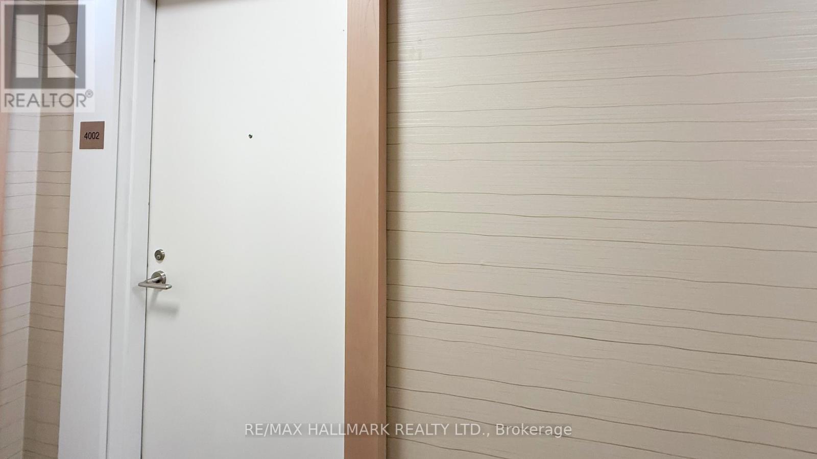 Photo 2 of 4002 70 Annie Craig Drive, Toronto ON