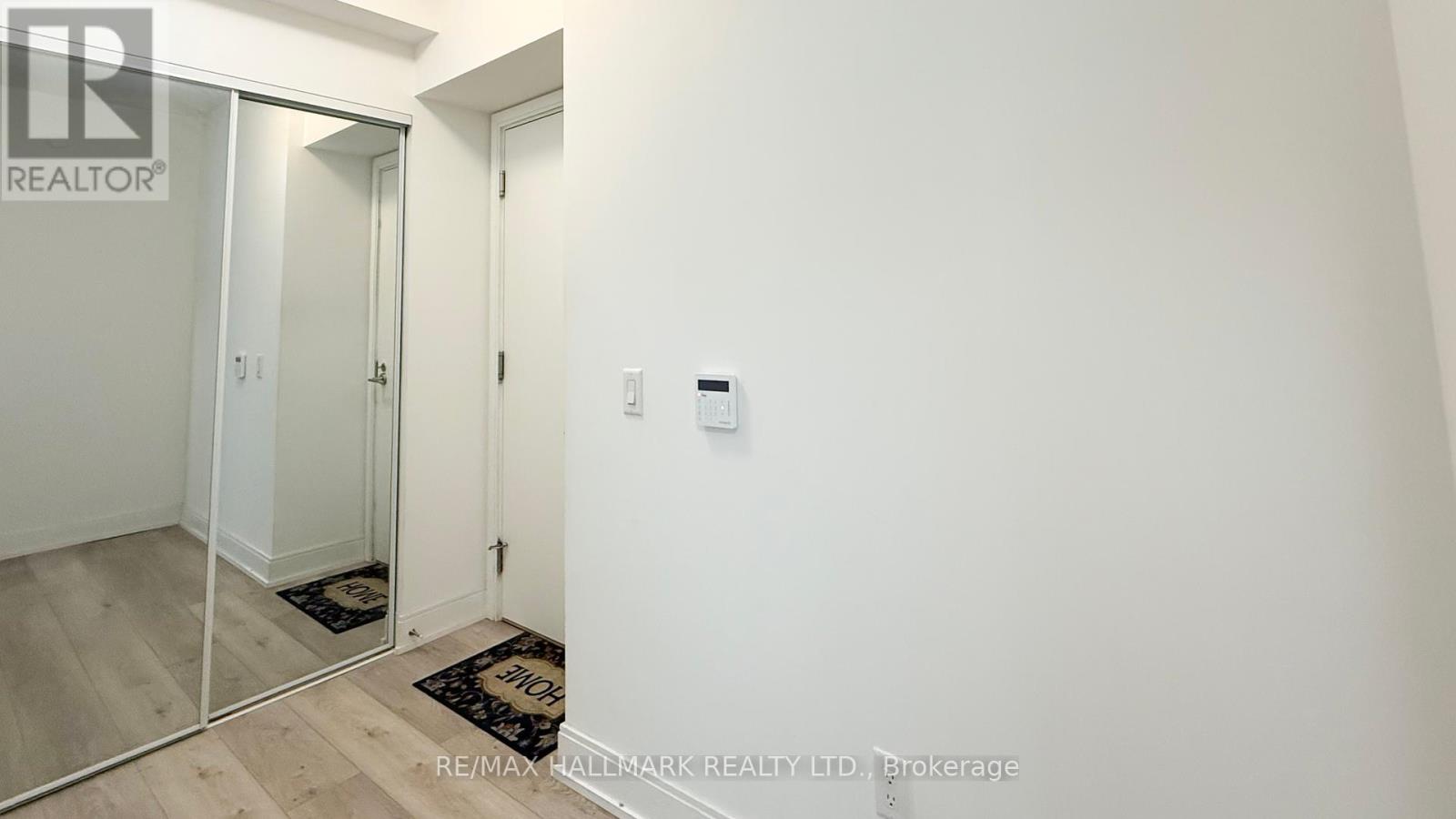 Photo 3 of 4002 70 Annie Craig Drive, Toronto ON